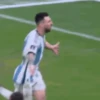 Messi y Julián Álvarez 13