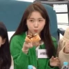  idols comendo/bebendo  9