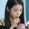  idols comendo/bebendo  14