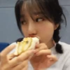  idols comendo/bebendo  16