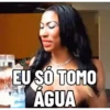 A EU SO TOMO AGUA
