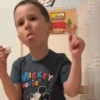 Niño🧒🏻🤣🐬 risa de delfin 18