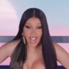 Puntería Shakira Cardi B 21