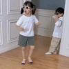 Linda garotinha dançando 17