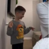 Niño🧒🏻🤣🐬 risa de delfin 5
