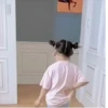 Linda garotinha dançando 24