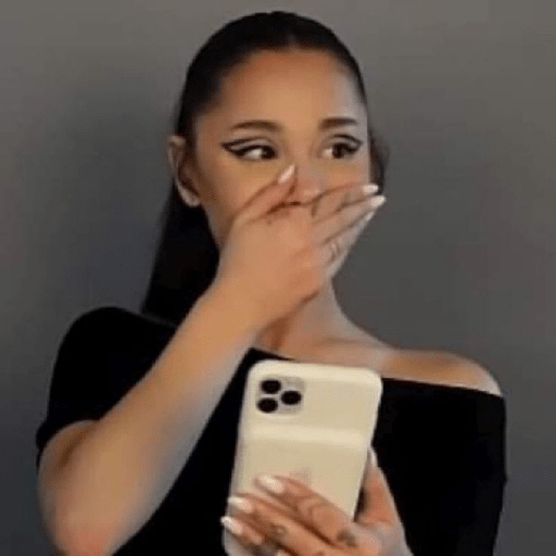 Ariana Grande 😛 5