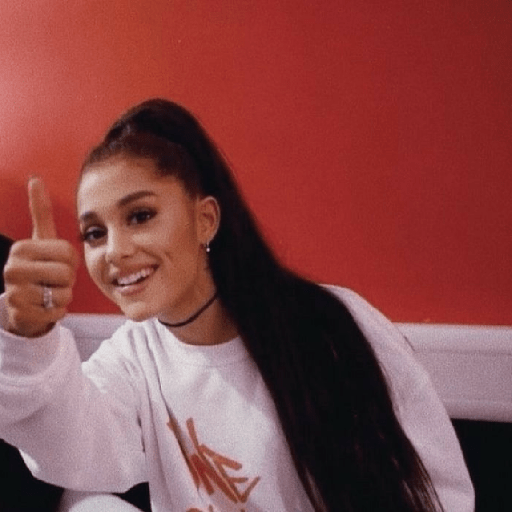 Ariana Grande 😛 3