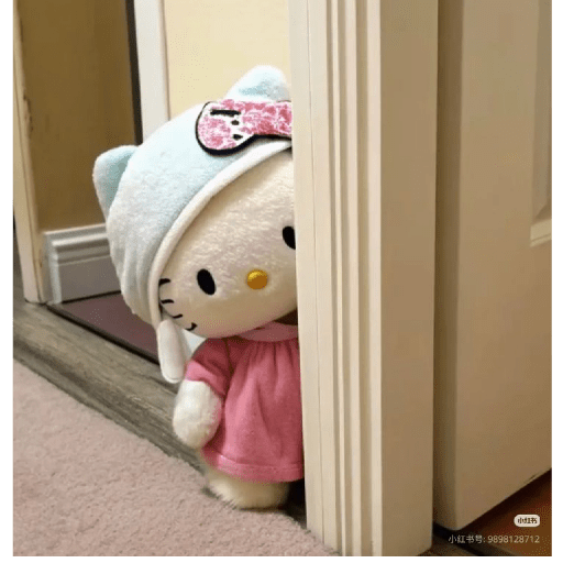 Hello Kitty Reacción  4