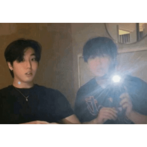 STRAY KIDS 16