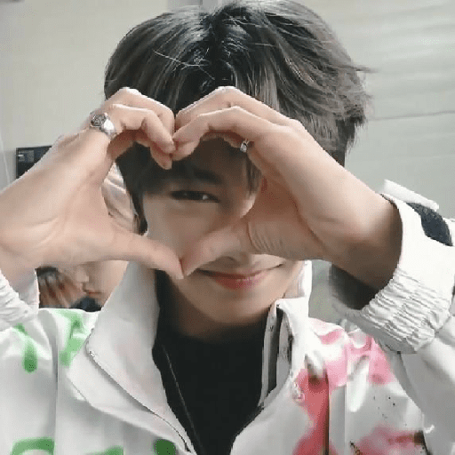 Kpop heart  13