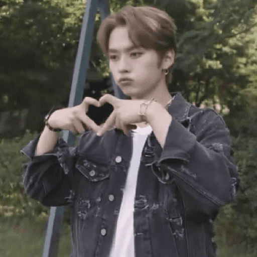 Kpop heart  14
