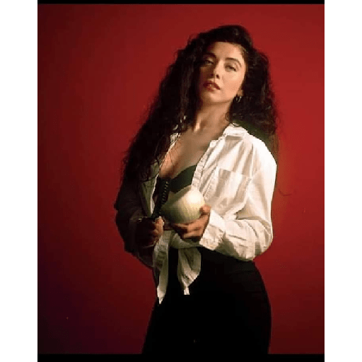 Mon laferte 25