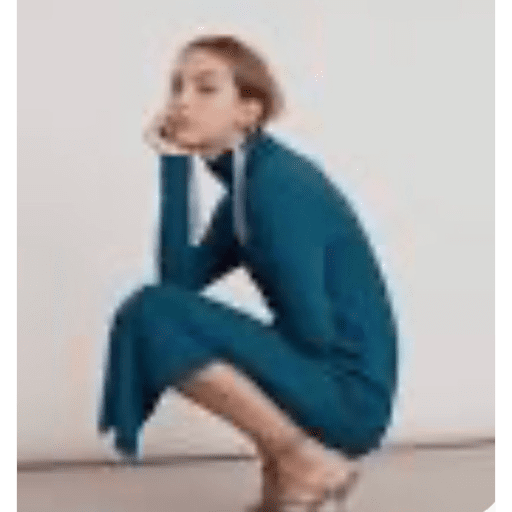 Linda pose sexy 1