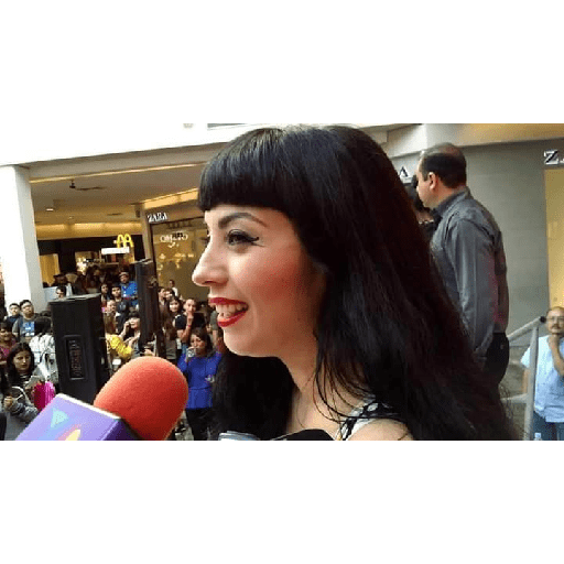 Mon laferte 24