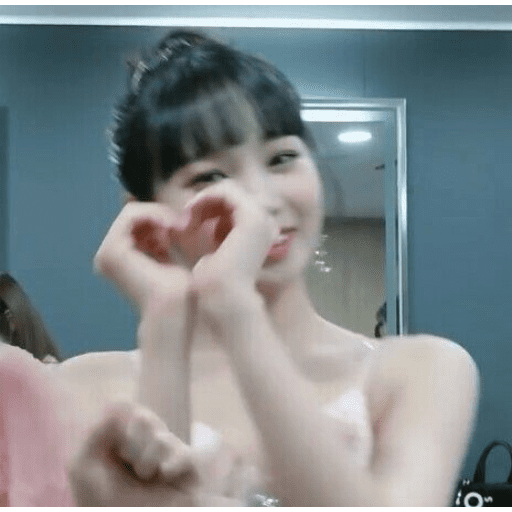 Chaewon lesserafim 21