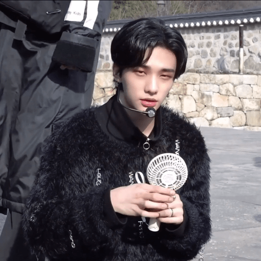 〆Hwang hyunjin 1