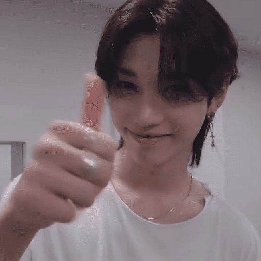 °•《 Félix 🐣 》•°skz 25