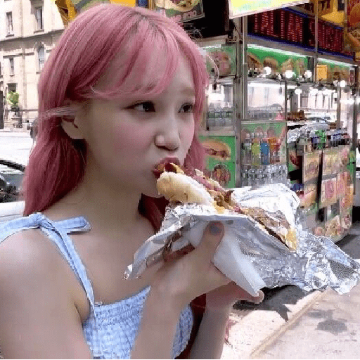 Chaewon lesserafim 17