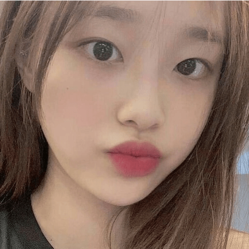 Chuu imitando Emojis 😻 25