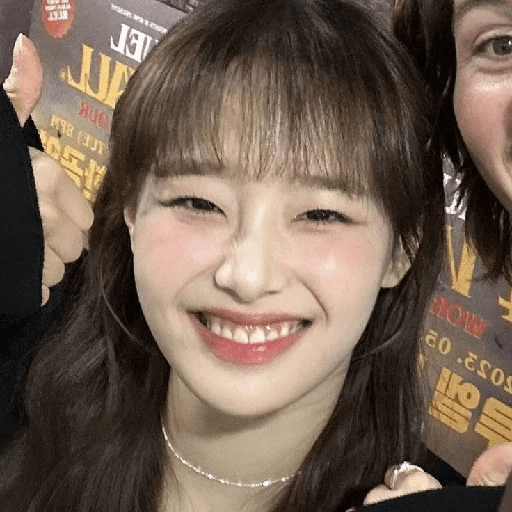 Chuu imitando Emojis 😻 17
