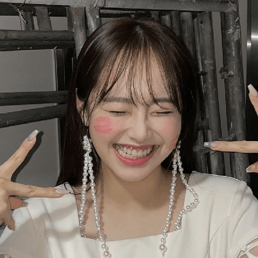 Chuu imitando Emojis 😻 14