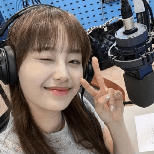 Chuu imitando Emojis 😻 9