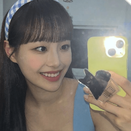 Chuu imitando Emojis 😻 12