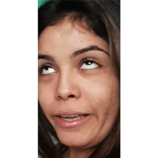 Ela faz a figurinha delah 11