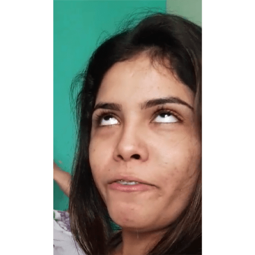 Ela faz a figurinha delah 12