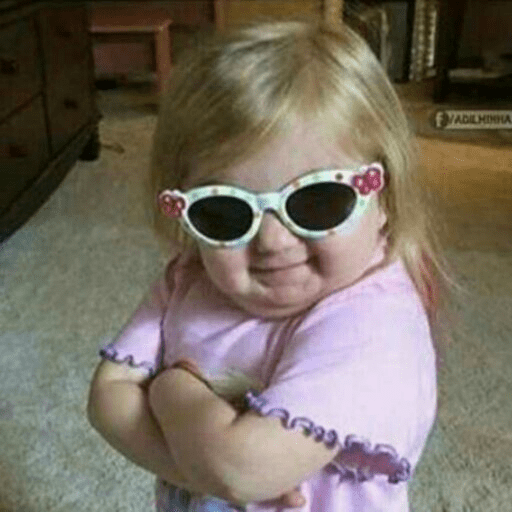 Ela faz a figurinha delah 6