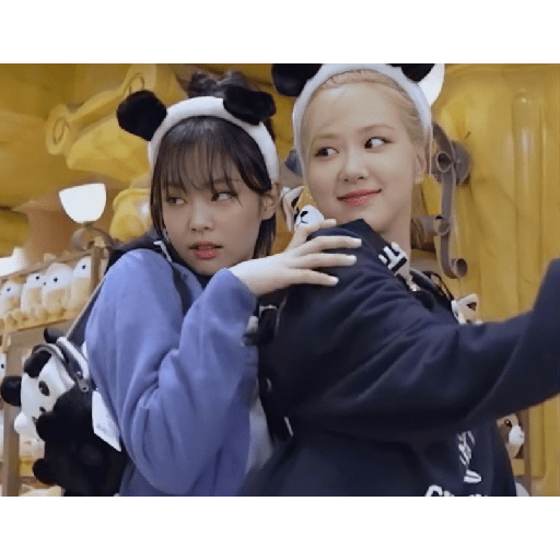 Rose y lisa ♡>33 2