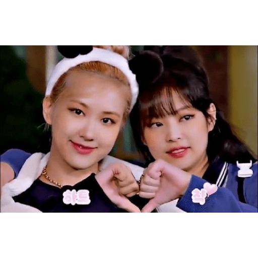 Rose y lisa ♡>33 1