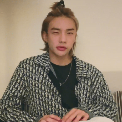 Hyunjin (13) 18