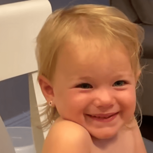 Niña  2
