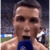 Gritando no microfone