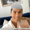 Muka senyum ingin mengucap assalamu'alaikum