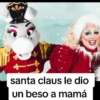 Santa Claus le dio un 💋 a mamá  14
