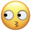 Rosto Beijando com Olhos Abertos