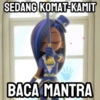 SEDANG KOMAT-KAMIT BACA MANTRA