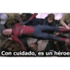 Con cuidado, es un héroe