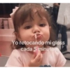 Yo retocando mi gloss cada 5 minutos
