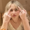 Middle finger sass