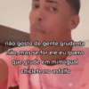 19 não gosto de gente grudenta não, mas se for ele eu quero que grude em mim igual chiclete no asfalfo