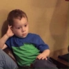Menino confuso