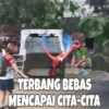 je TERBANG BEBAS MENCAPAI CITA-CITA