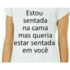 Estou sentada na cama mas queria estar sentada em você