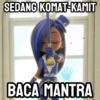 SEDANG KOMAT-KAMIT BACA MANTRA