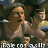 ¡Dale con la silla!