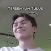 TERSENYUM TULUS